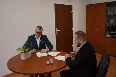 Podpisanie umowy ul.Techniczna w Schodni