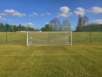Nowe piłkochwyty na Stadionie Miejskim w Ozimku