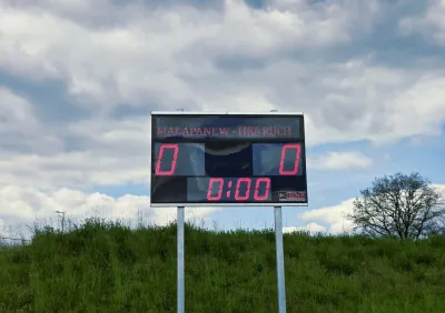 Nowa tablica wyników na Stadionie Miejskim w Ozimku 3