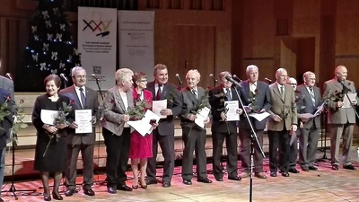 Uroczyste wręczenie medali dla zasłużonych członk&oacute;w (fot. M. Widera)