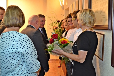 Uroczyste wręczenie dyplom&oacute;w.