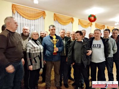 Uczestnicy Turnieju Skata o Puchar Sołtysa Wsi Dylaki
