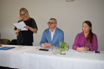 Na zdjęciu zebranie wiejskie w Pustkowie.